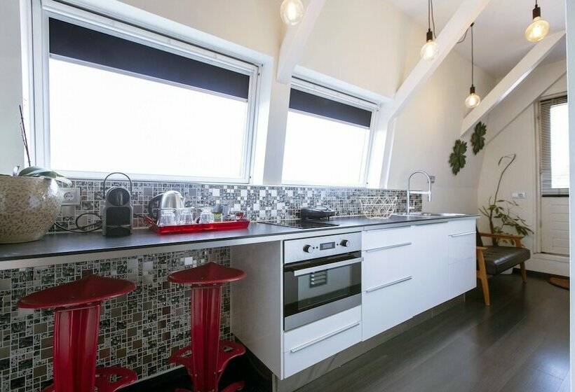 سوئیت دولوکس با چشم‌انداز, Quentin Amsterdam