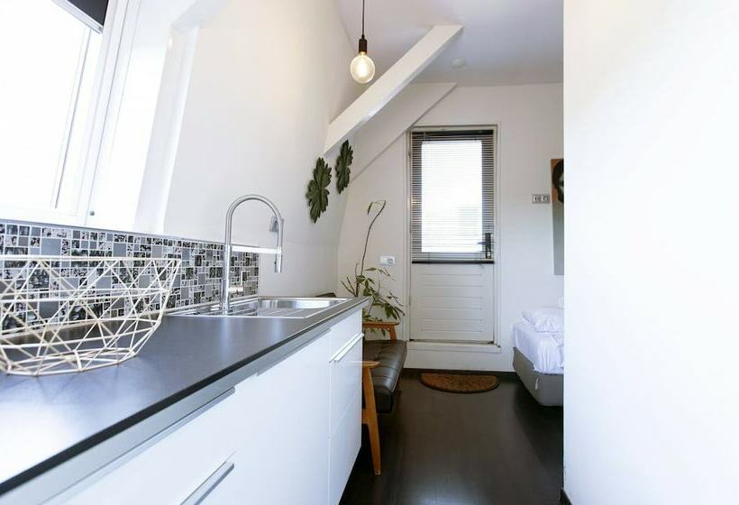 سوئیت دولوکس با چشم‌انداز, Quentin Amsterdam