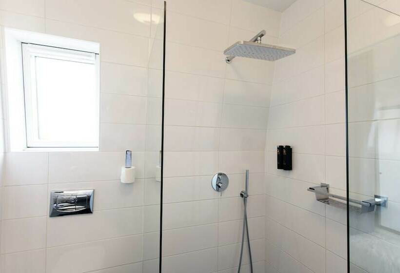 سوئیت دولوکس با چشم‌انداز, Quentin Amsterdam