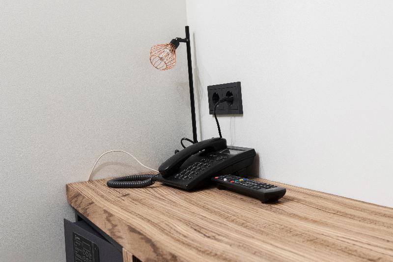 اتاق اکونومی, Quentin Amsterdam