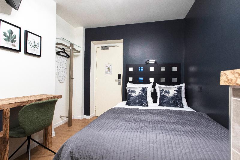 اتاق اکونومی, Quentin Amsterdam