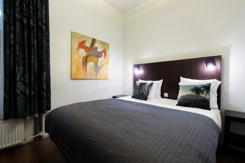 اتاق اکونومی, Quentin Amsterdam