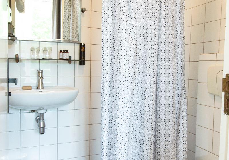 اتاق اکونومی, Quentin Amsterdam