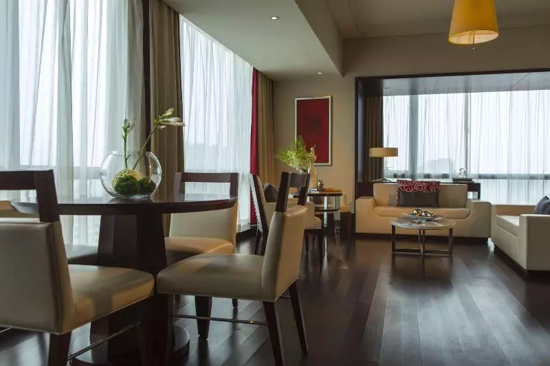 سوئیت اجرایی با تخت کینگ, Renaissance Beijing Capital