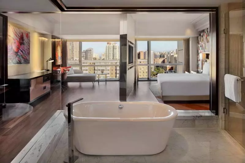 سوئیت جونیور با تخت بزرگ, Renaissance Beijing Capital