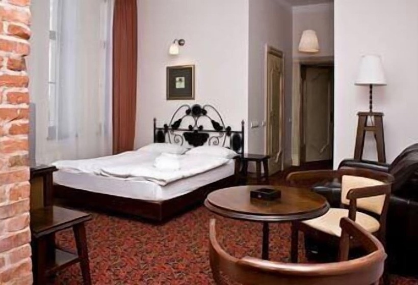 سوییت جونیور, Usadba