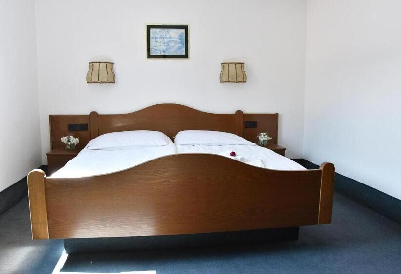 Номер Стандарт, Goldene Rose