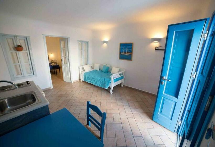 سوییت با چشمانداز استخر, Seaside By Manos