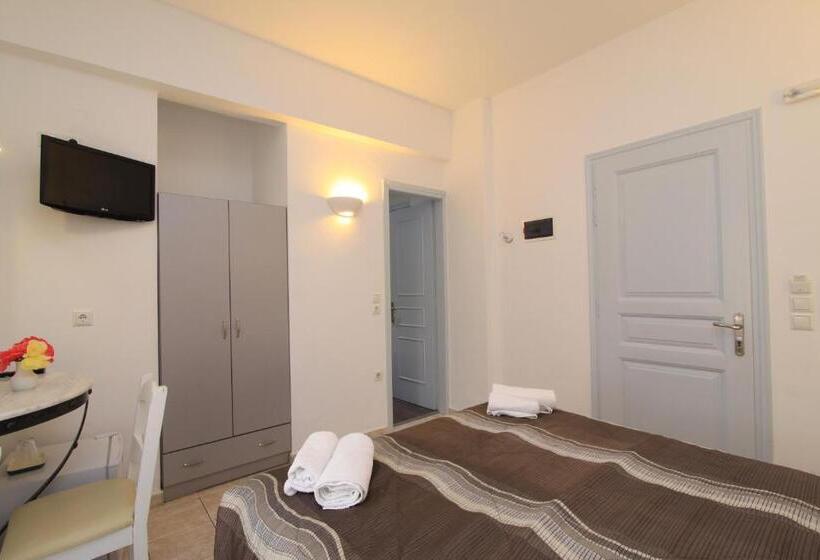 اتاق اکونومی, Seaside By Manos