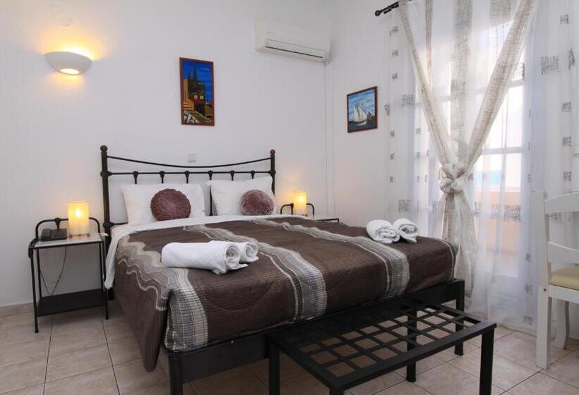 اتاق اکونومی, Seaside By Manos