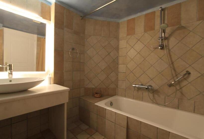 استودیو استاندارد با چشمانداز استخر, Seaside By Manos