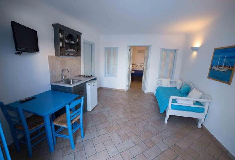 سوییت با چشمانداز استخر, Seaside By Manos