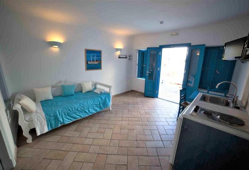 سوییت با چشمانداز استخر, Seaside By Manos