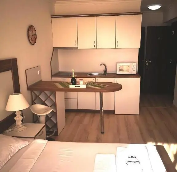 اتاق لوکس با چشم‌انداز دریا, Olymp Apart Complex