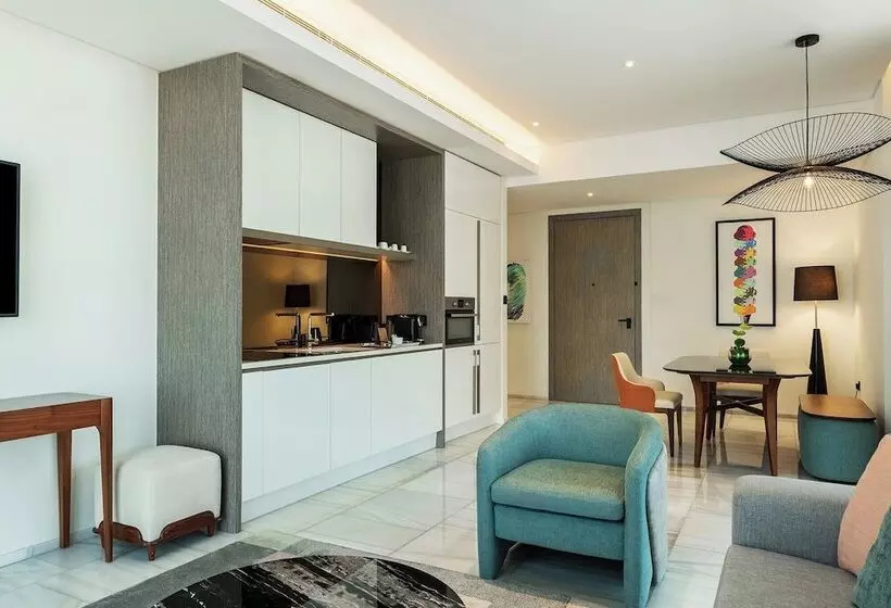 سوییت با چشم‌انداز دریا, Th8 Palm Dubai Beach Resort Vignette Collection, An Ihg