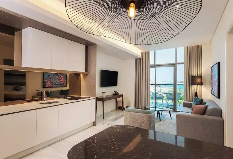 سوییت با چشم‌انداز دریا, Th8 Palm Dubai Beach Resort Vignette Collection, An Ihg