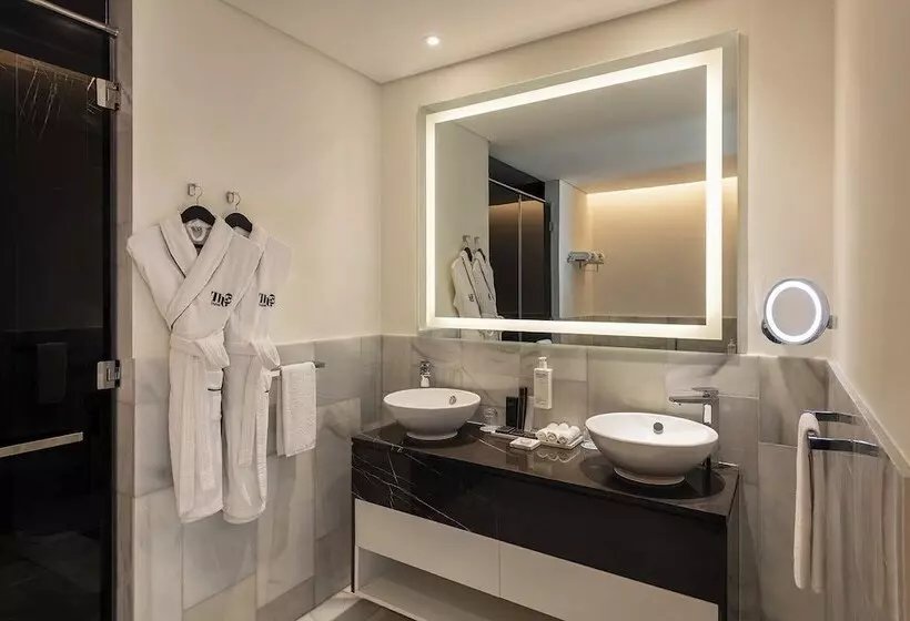 سوئیت با بالکن, Th8 Palm Dubai Beach Resort Vignette Collection, An Ihg
