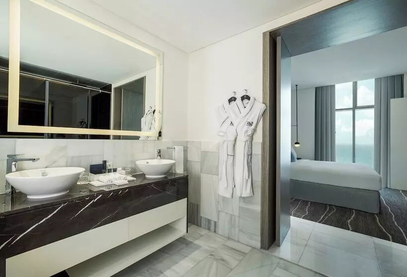 سوئیت با بالکن, Th8 Palm Dubai Beach Resort Vignette Collection, An Ihg