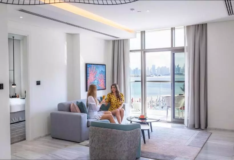 سوئیت با چشم‌انداز, Th8 Palm Dubai Beach Resort Vignette Collection, An Ihg