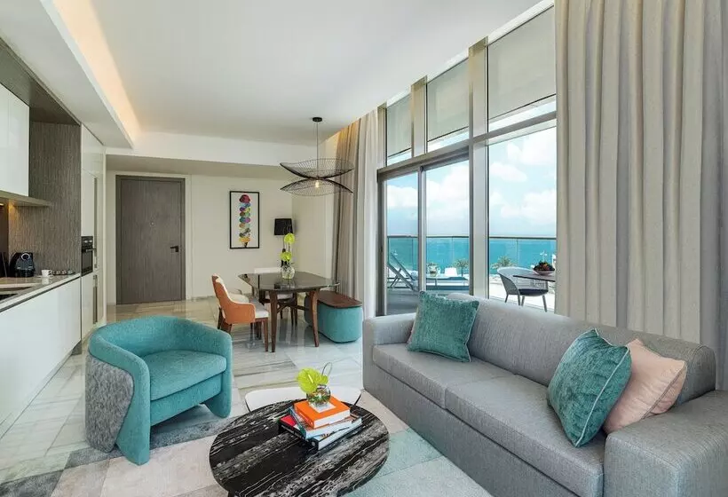 سوییت با چشم‌انداز دریا, Th8 Palm Dubai Beach Resort Vignette Collection, An Ihg