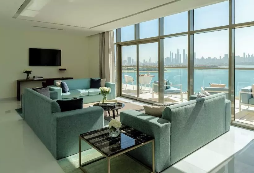 سوییت با چشم‌انداز دریا, Th8 Palm Dubai Beach Resort Vignette Collection, An Ihg