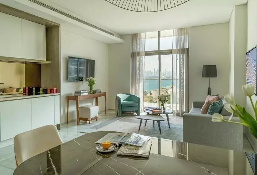 سوییت با چشم‌انداز دریا, Th8 Palm Dubai Beach Resort Vignette Collection, An Ihg