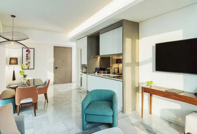 سوییت با چشم‌انداز دریا, Th8 Palm Dubai Beach Resort Vignette Collection, An Ihg