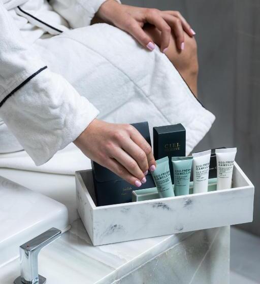 اتاق لوکس با چشمانداز دریا, Th8 Palm Dubai Beach Resort Vignette Collection, An Ihg