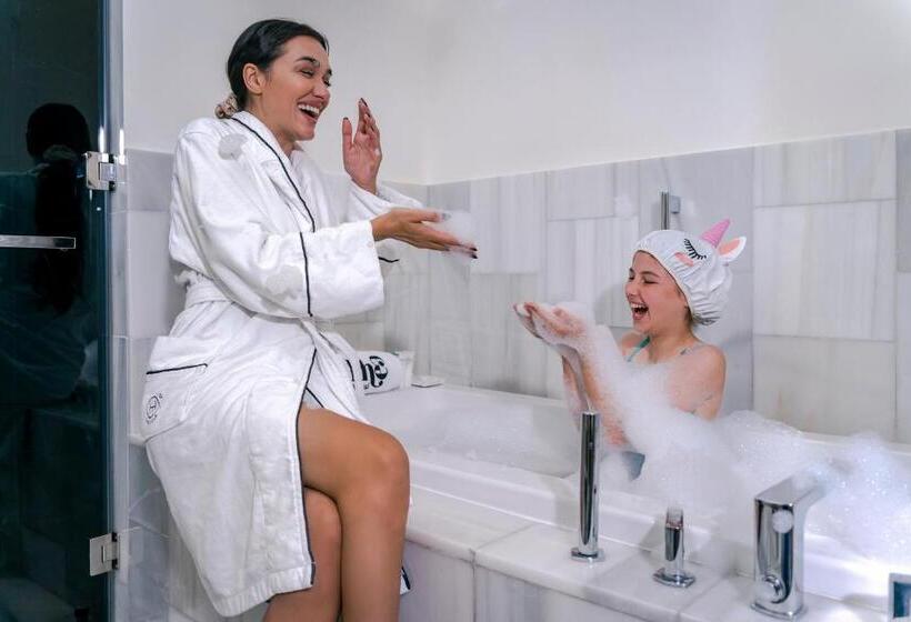 سوئیت با بالکن, Th8 Palm Dubai Beach Resort Vignette Collection, An Ihg