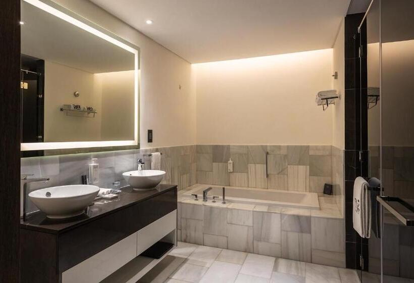 سوئیت خانواده 2 خوابه, Th8 Palm Dubai Beach Resort Vignette Collection, An Ihg