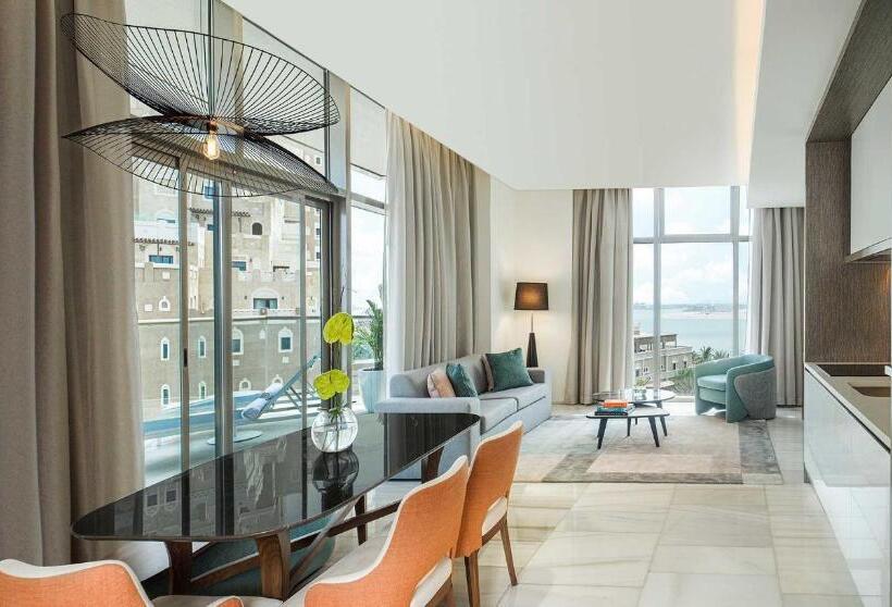 سوییت خانوادگی, Th8 Palm Dubai Beach Resort Vignette Collection, An Ihg