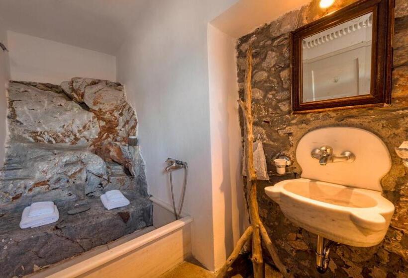 اتاق سوپریور با چشم‌انداز دریا, Wind Tales