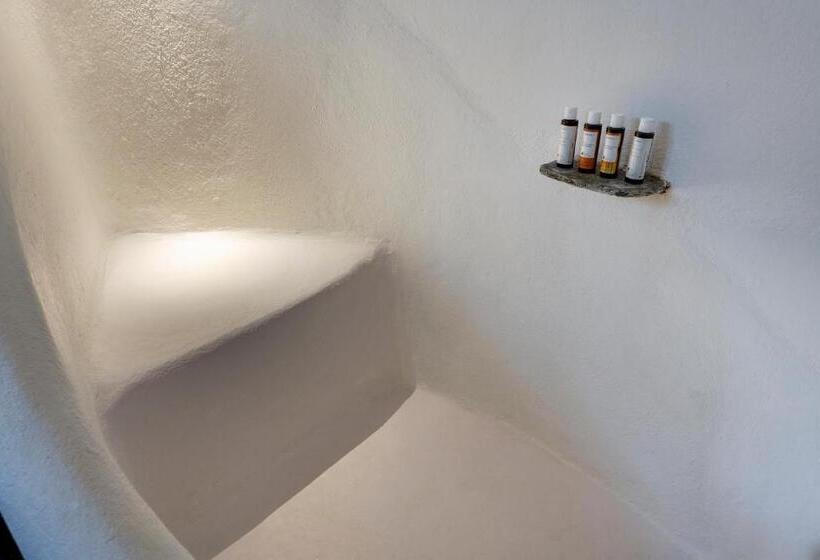 اتاق لوکس, Wind Tales