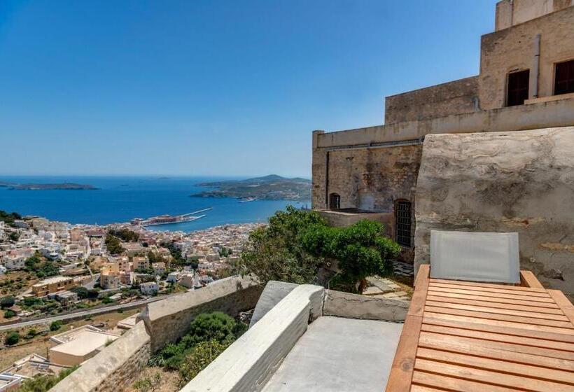 اتاق لوکس با چشم‌انداز, Wind Tales