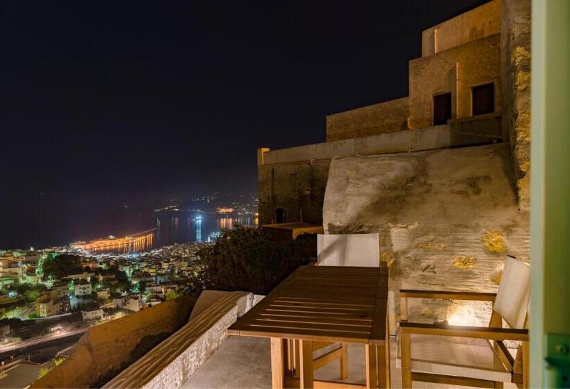 اتاق لوکس با چشم‌انداز, Wind Tales