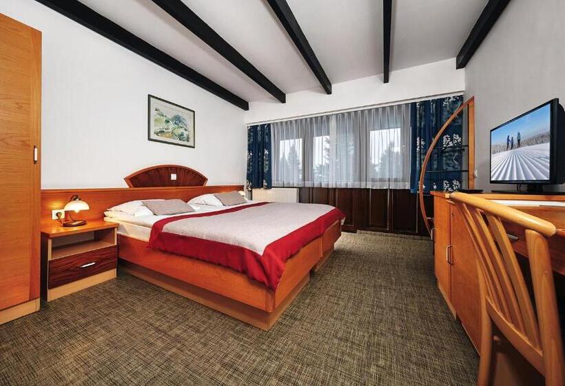 اتاق کلاسیک سه تخته, Brinje