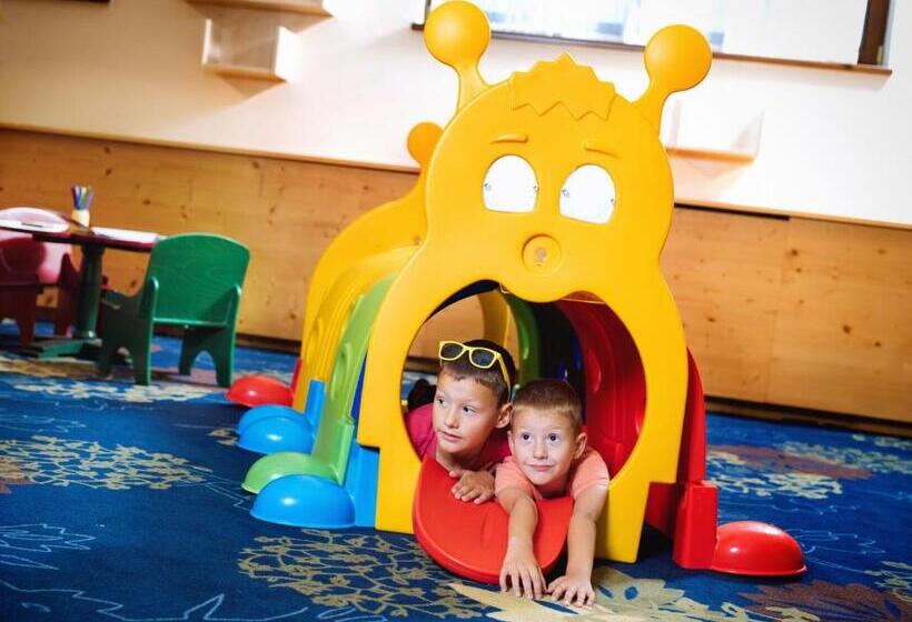 اتاق خانوادگی, Planja