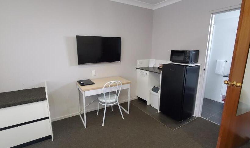 اتاق سوپریور با تخت دو نفره بزرگ, Roydons Motor Inn