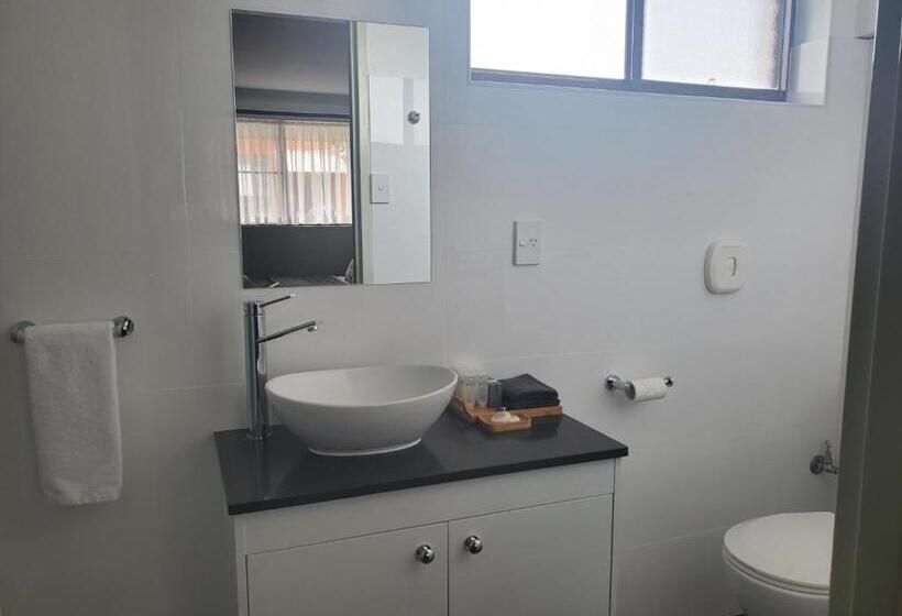 اتاق سوپریور با تخت دو نفره بزرگ, Roydons Motor Inn