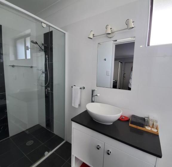 اتاق سوپریور با تخت دو نفره بزرگ, Roydons Motor Inn