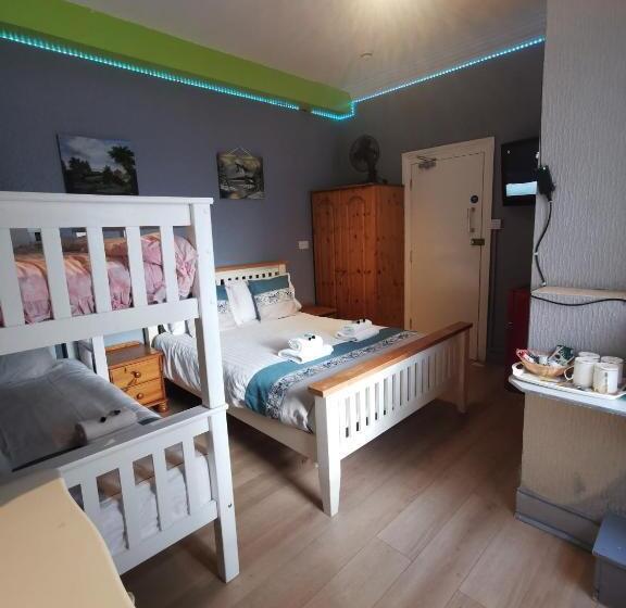 חדר סטנדרט לארבעה, Richmond House