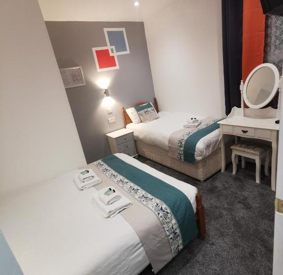 חדר משפחתי, Richmond House