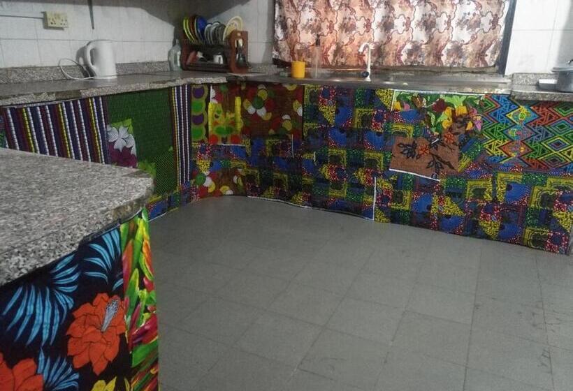 スタンダードトリプルルーム, Room In House The Village Apartments, Gbagada O9o98o58ooo