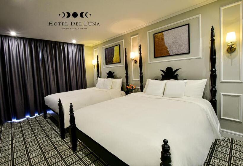 اتاق خانوادگی, Del Luna Boutique