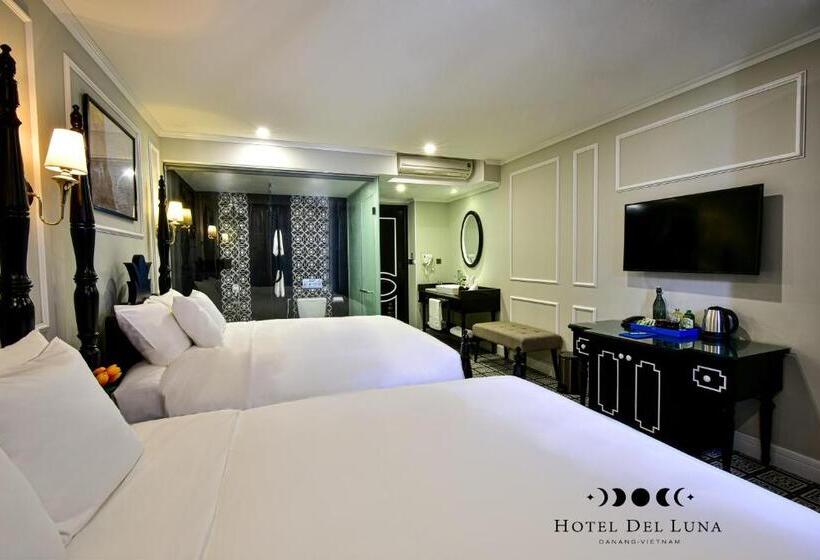 اتاق خانوادگی, Del Luna Boutique