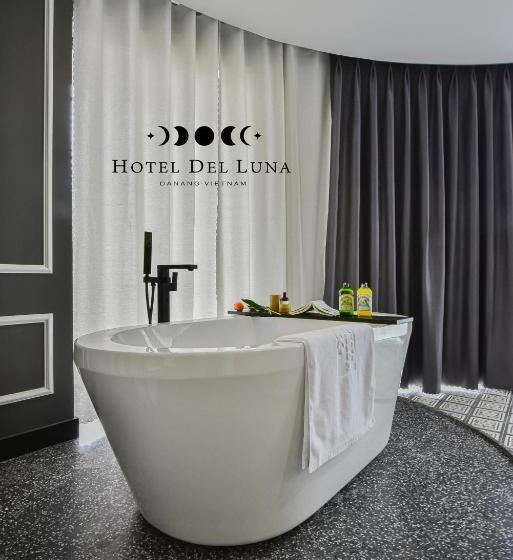 سوییت جونیور با چشم‌انداز شهر, Del Luna Boutique