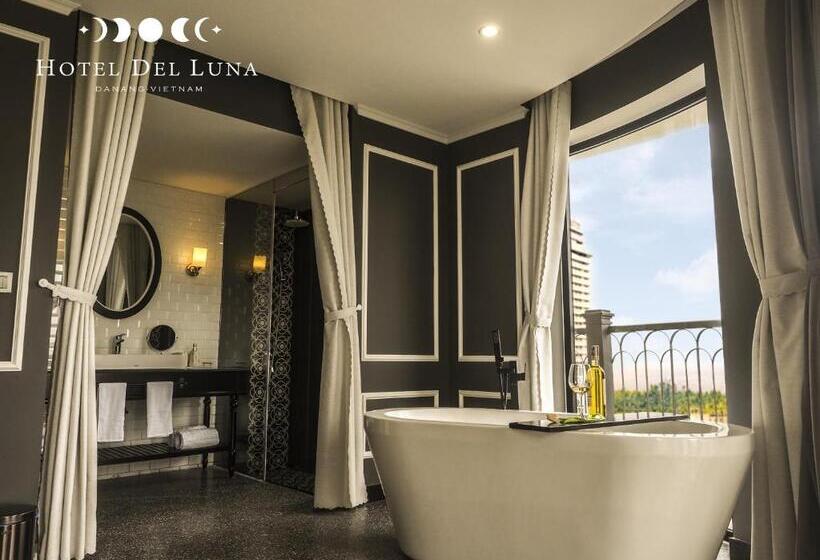 سوییت جونیور با چشم‌انداز شهر, Del Luna Boutique