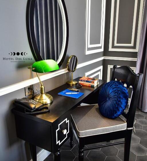 سوئیت اجرایی با مشاهده, Del Luna Boutique