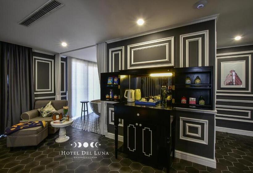 سوئیت اجرایی با مشاهده, Del Luna Boutique