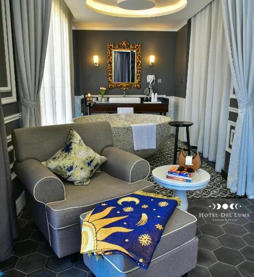 سوئیت اجرایی با مشاهده, Del Luna Boutique